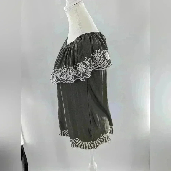 Fever Embroidered On/Off Shoulder Ruffle Top Blouse Size Medium Light Army Green - Picture 4 of 11